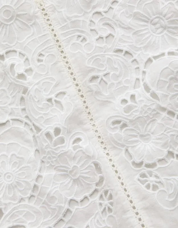 AE77 Eyelet Lace Short-Sleeve Blouse