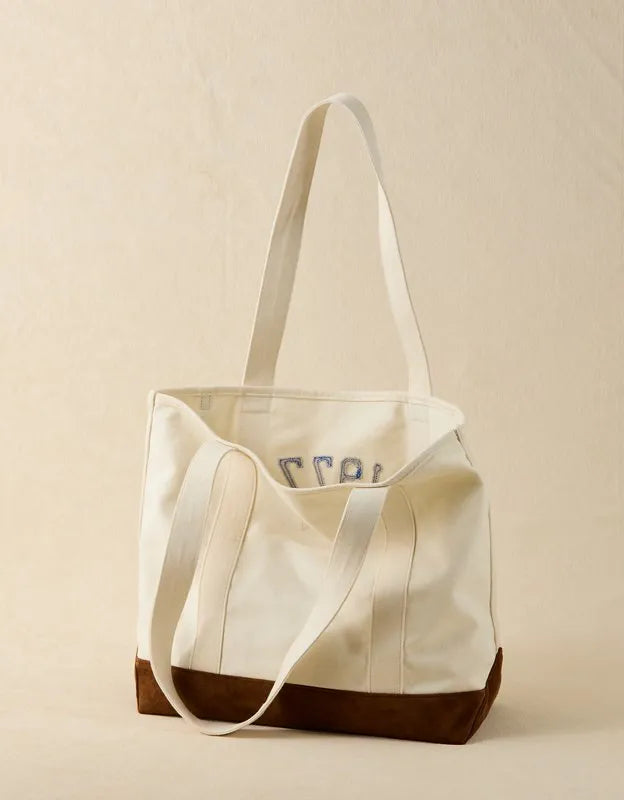 AE Off-Duty Graphic Tote Bag