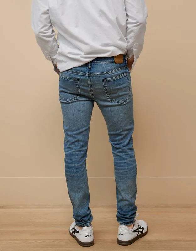 AE Ripped Skinny Jean