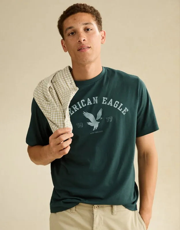 AE Standard Fit Lightweight Logo Graphic T-Shirt