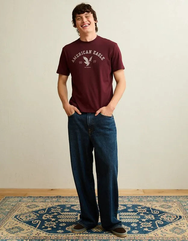 AE Standard Fit Lightweight Logo Graphic T-Shirt