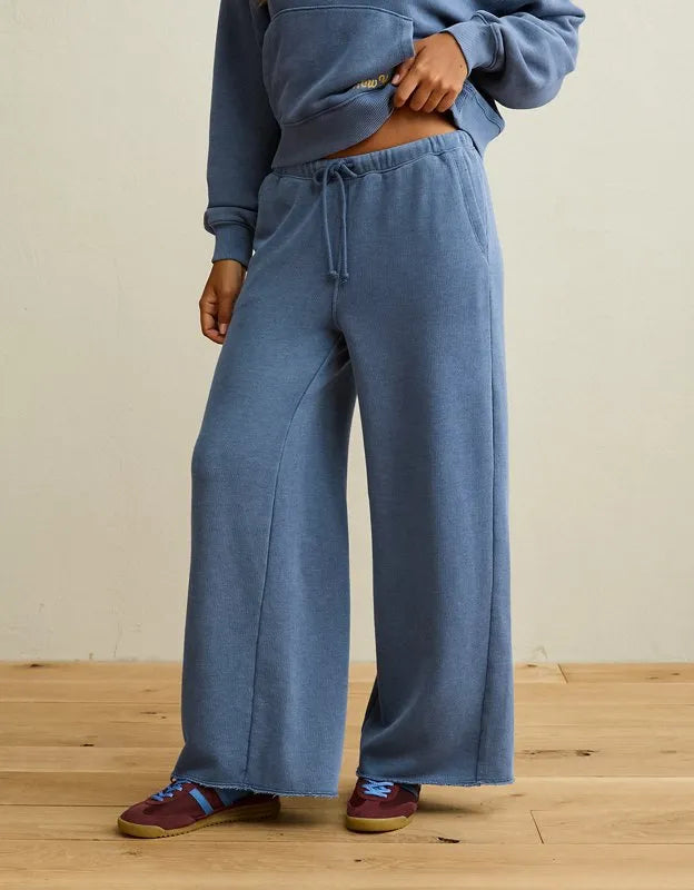 AE Campus Low-Rise Wide-Leg Sweatpant