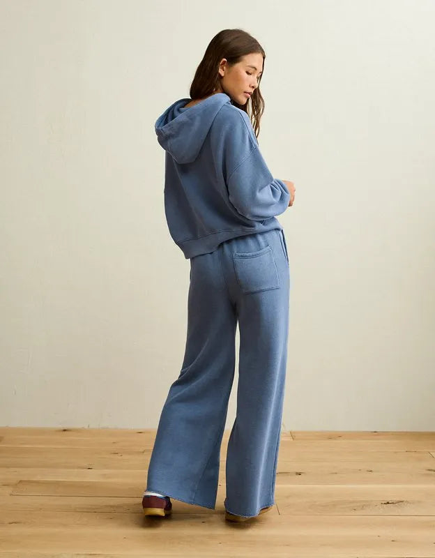 AE Campus Low-Rise Wide-Leg Sweatpant