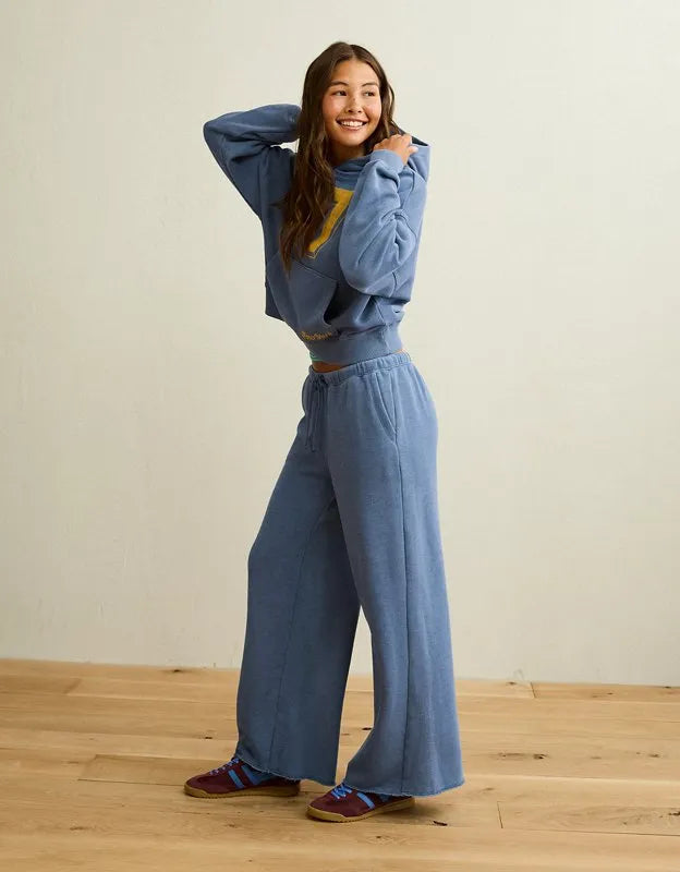 AE Campus Low-Rise Wide-Leg Sweatpant