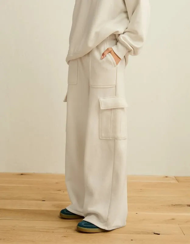 AE Everyday Luxe Cargo Wide-Leg Sweatpant