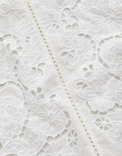 AE77 Eyelet Lace Short-Sleeve Blouse