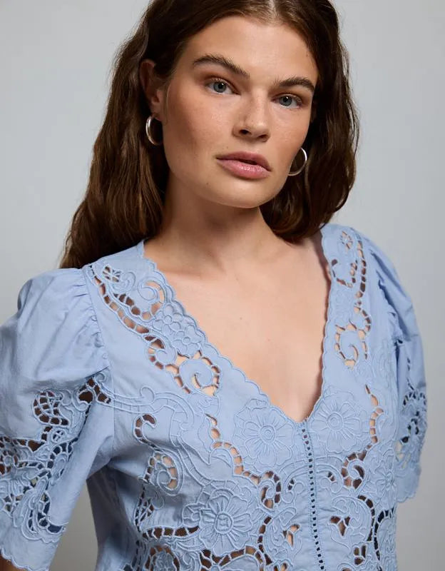 AE77 Eyelet Lace Short-Sleeve Blouse