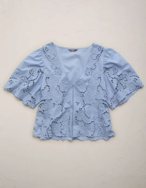 AE77 Eyelet Lace Short-Sleeve Blouse