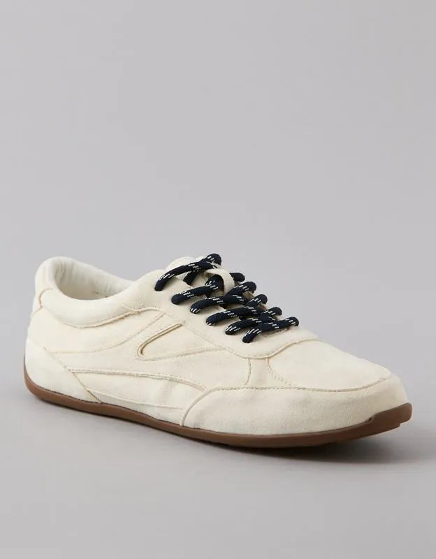 AE Low Retro Sneaker