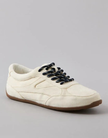 AE Low Retro Sneaker