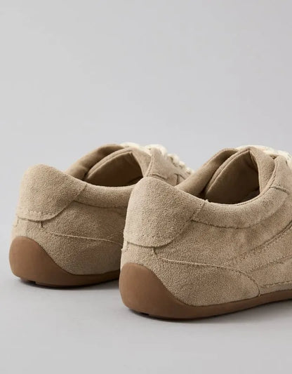 AE Low Retro Sneaker