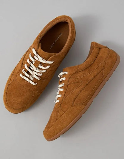 AE Low Retro Sneaker