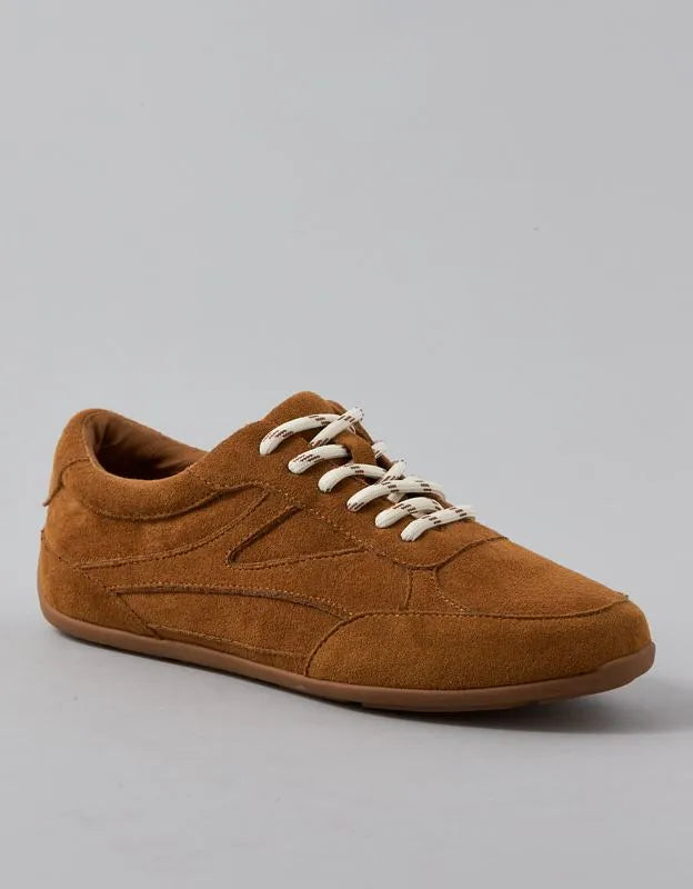 AE Low Retro Sneaker