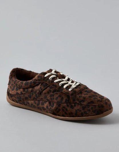 AE Low Retro Sneaker