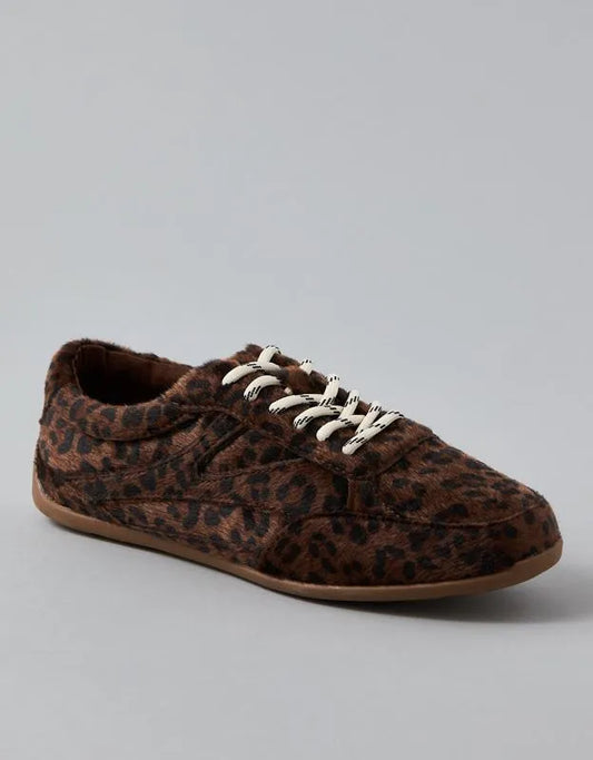 AE Low Retro Sneaker