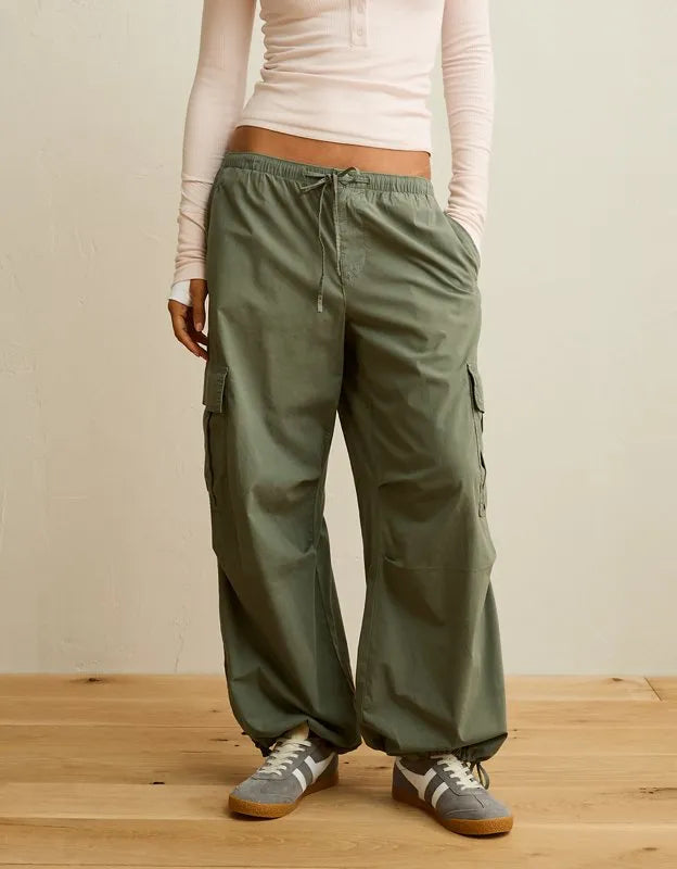 AE Low-Rise Baggy Cargo Parachute Pant