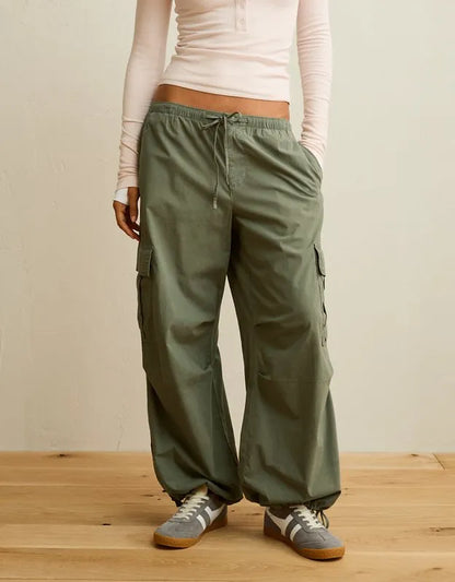 AE Low-Rise Baggy Cargo Parachute Pant