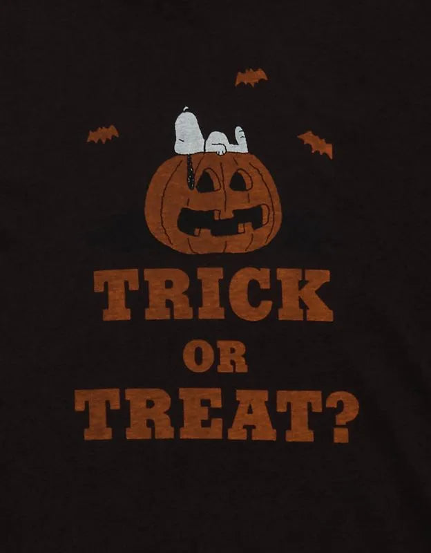 AE Standard Fit Snoopy Halloween Graphic T-Shirt