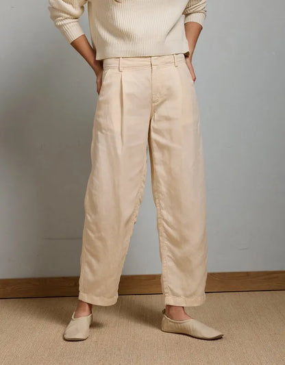 AE77 High-Waisted Tapered Linen-Blend Pant