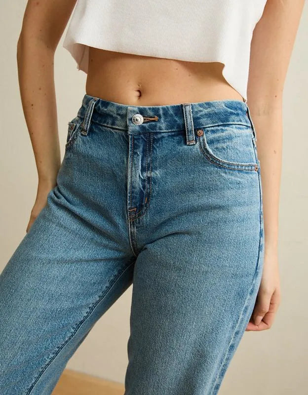 AE Curvy High-Waisted Stovepipe Jean