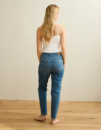 AE Strigid Curvy Ripped Mom Jean