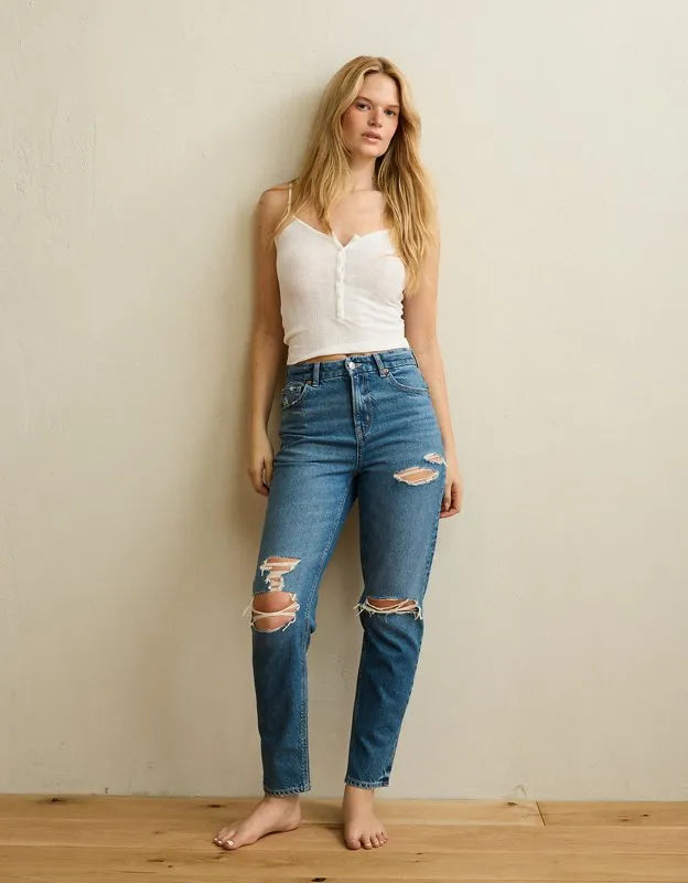 AE Strigid Curvy Ripped Mom Jean