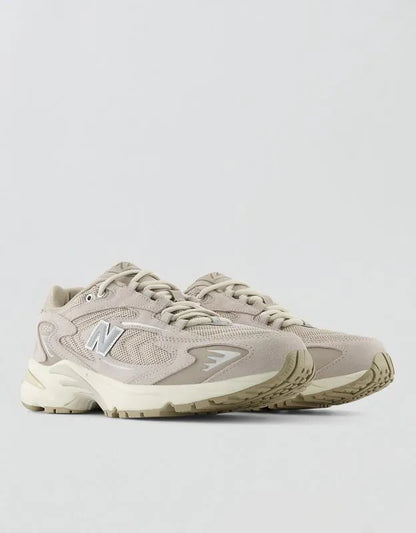 New Balance Men's 725 Sneaker